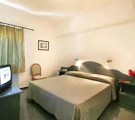 Baia Tropea 4* パルゲリーア