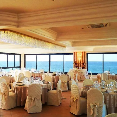 Baia Tropea 4* パルゲリーア