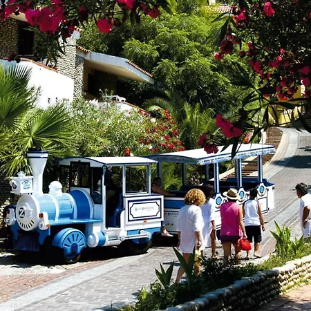 Baia Tropea 4* パルゲリーア
